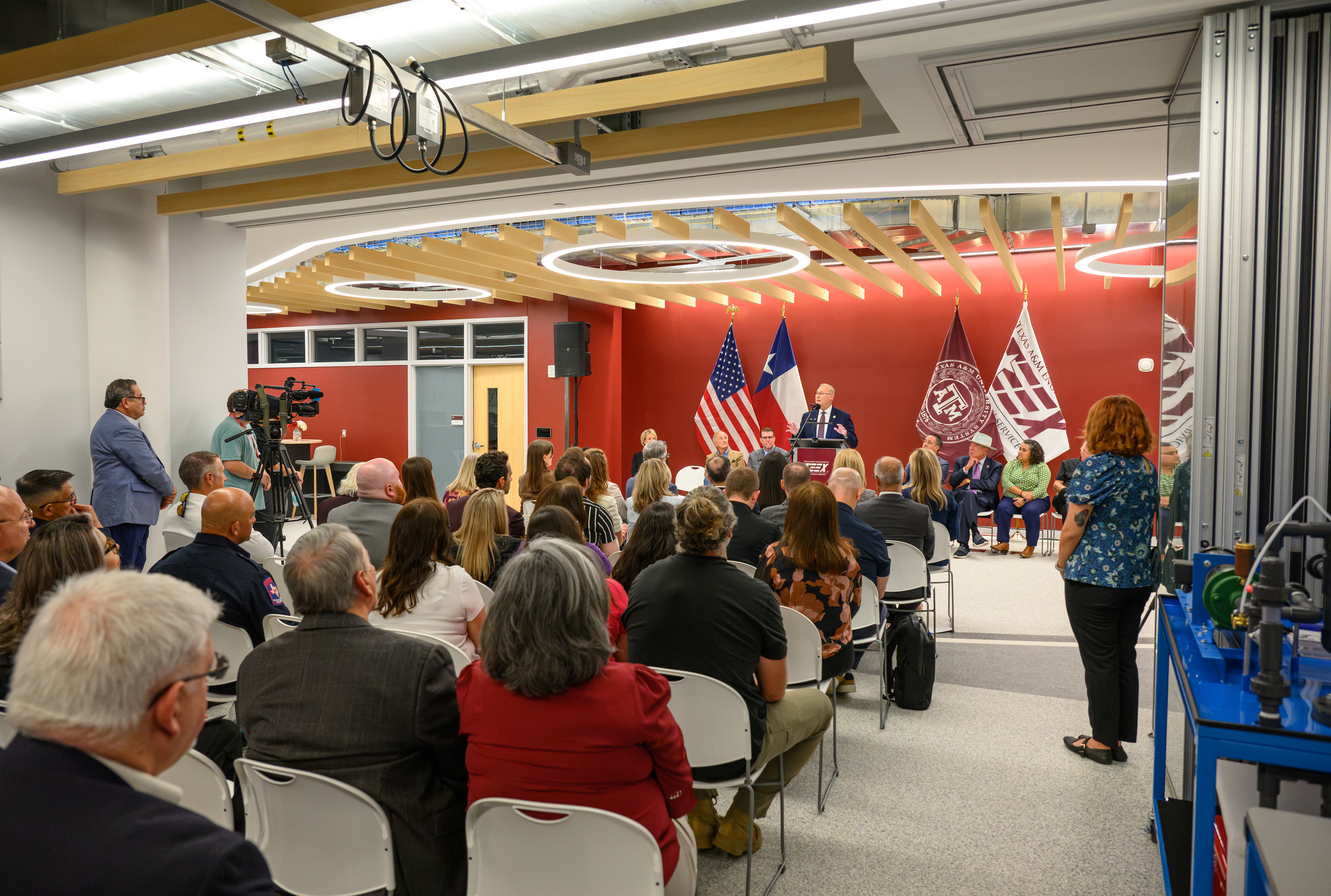 A person talking at a podium to an audiance
